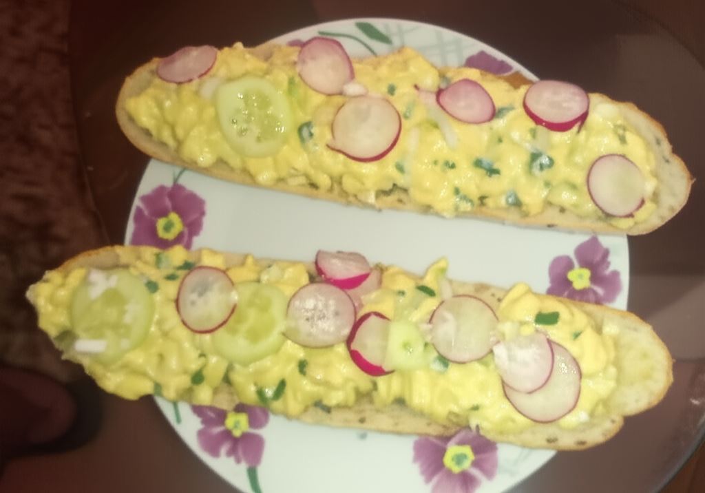 Bajeczna jajecznica w bagietce