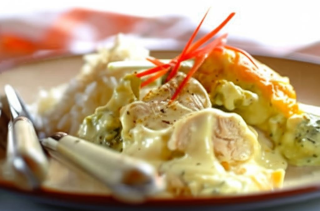 Kurczak z brokułami w sosie serowym