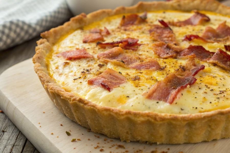 Pikantne ciasto z boczkiem