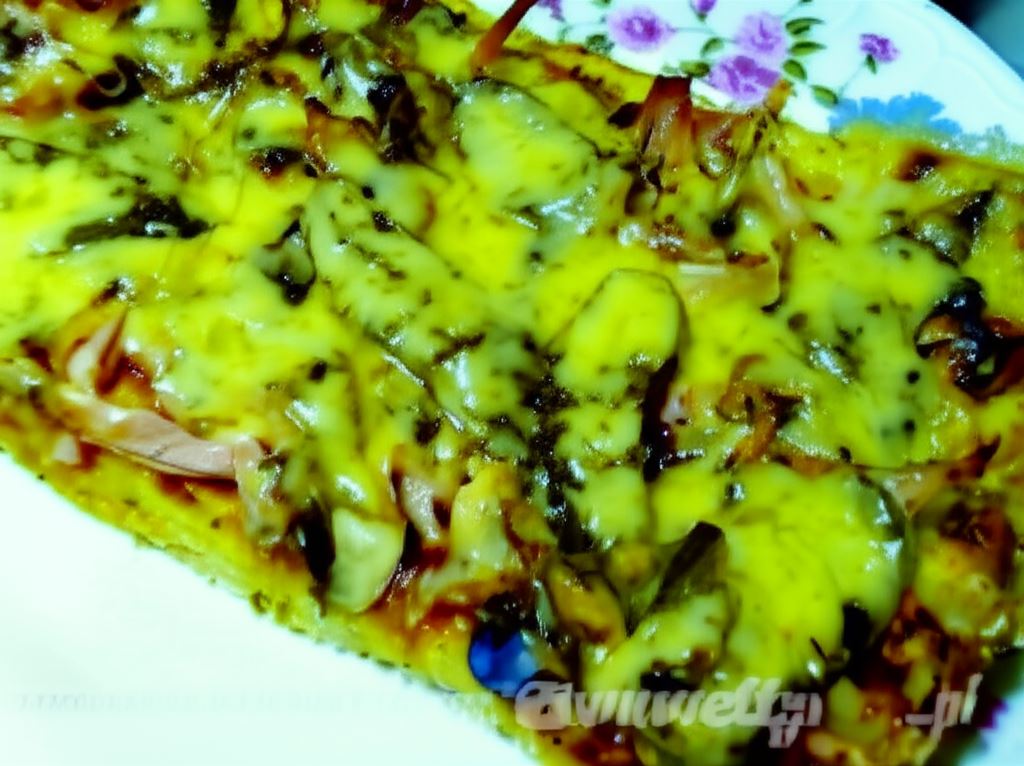 Pizza z szynką i pieczarkami