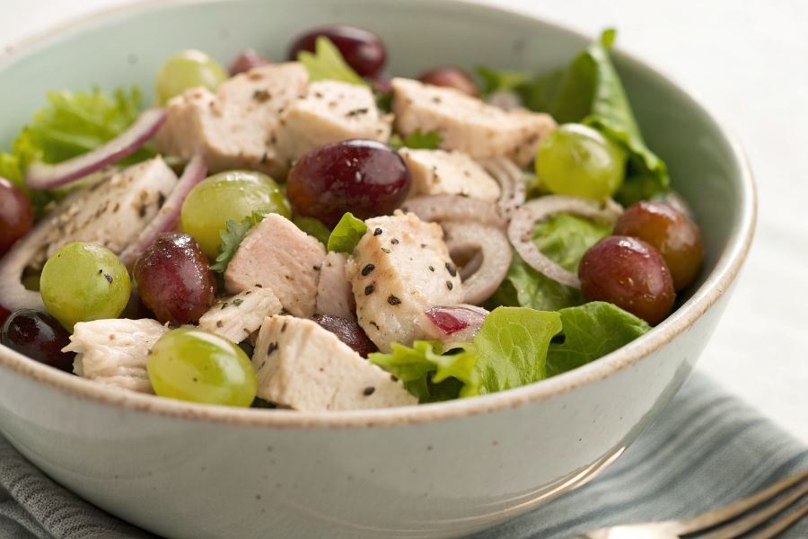 Sałatka drób i winogrona