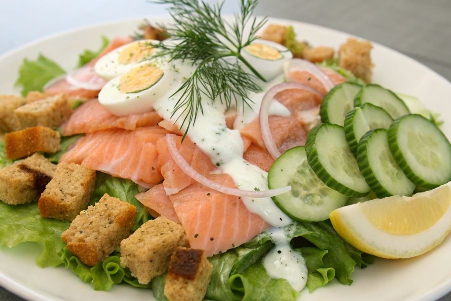 Sałatka z łososia