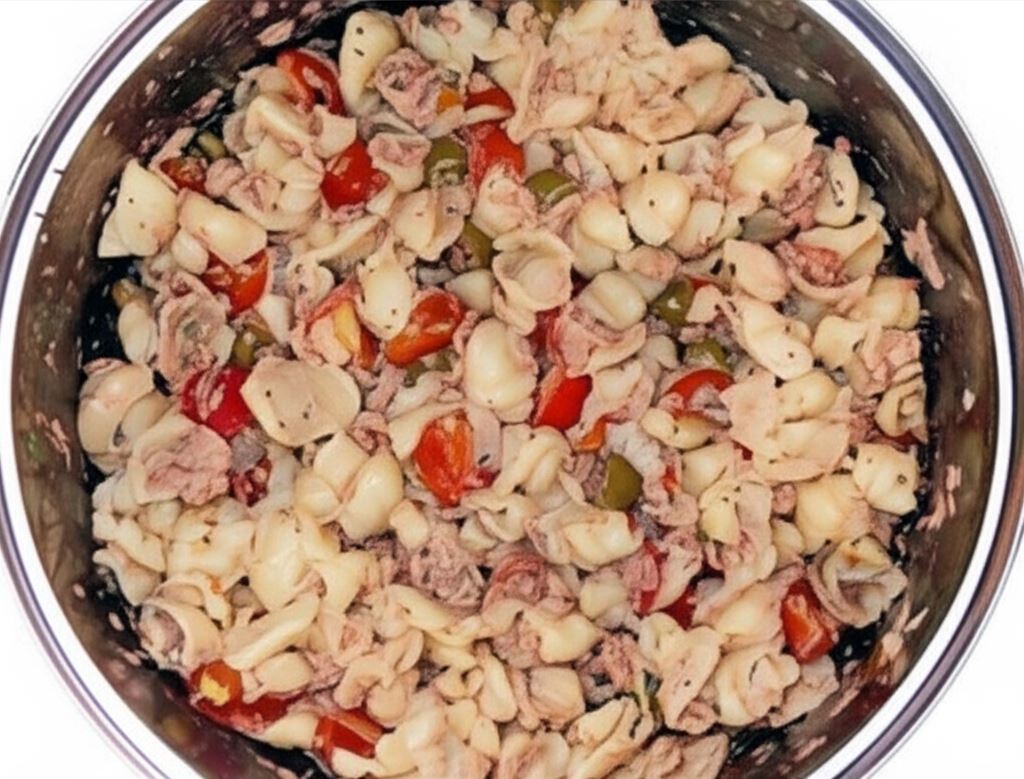 Sałatka z tuńczykiem i makaronem