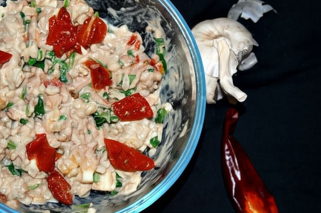 Sałatka z tuńczykiem i suszonymi pomidorami