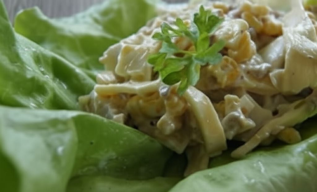 Sałatka z wędzonym kurczakiem