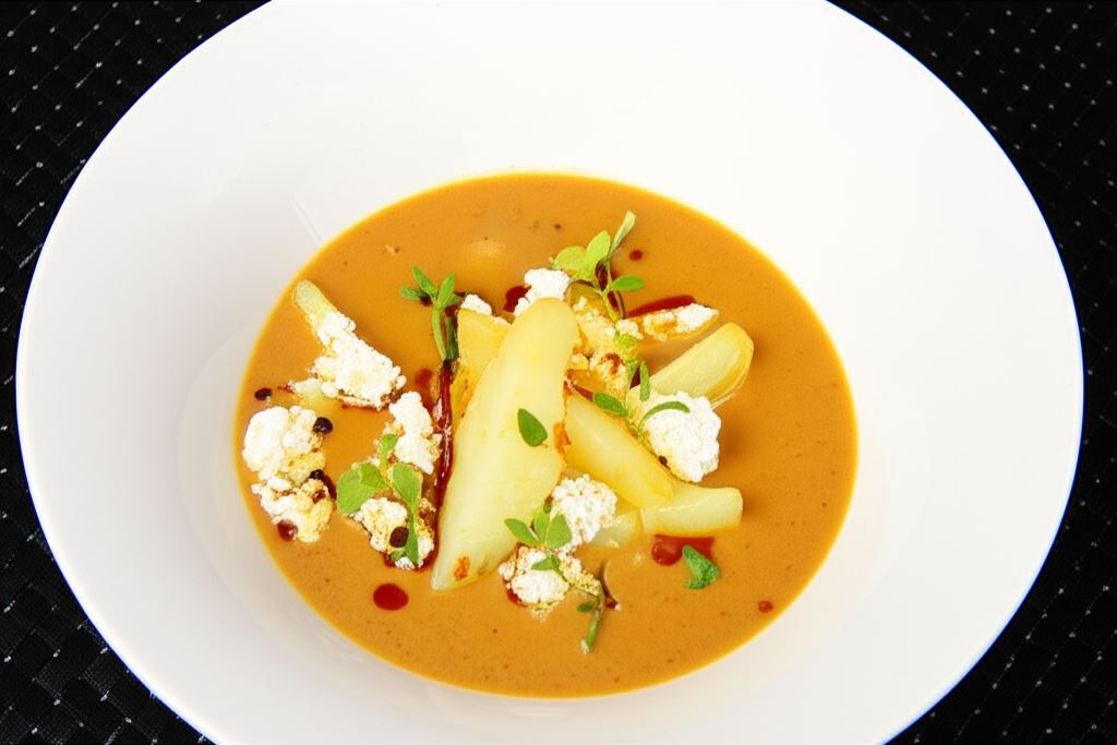 Polewka ze smażonymi ziemniakami i bryndzą