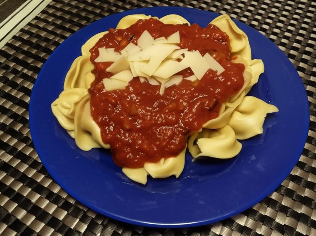 Tortellini w sosie pomidorowym