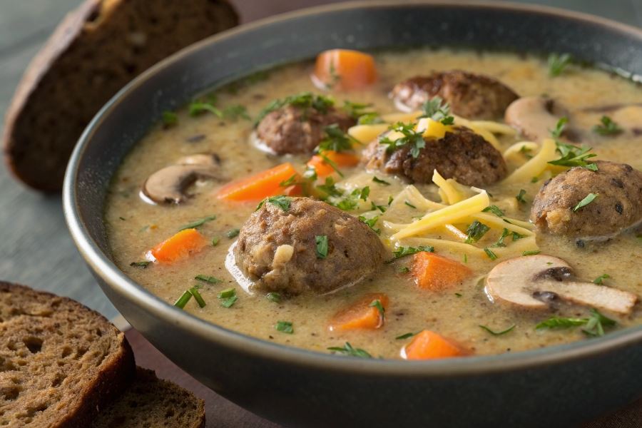 Zupa pieczarkowa z pulpetami