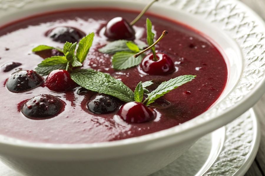 Zupa z wiśni na czerwonym winie