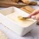 Maselnica porcelanowa Klausberg KB-7785 z nożykiem i pokrywką do serwowania masła biała akacja