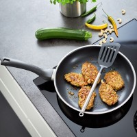 Łopatka do patelni, Rösle Basic Line 34 cm — do smażenia i przewracania