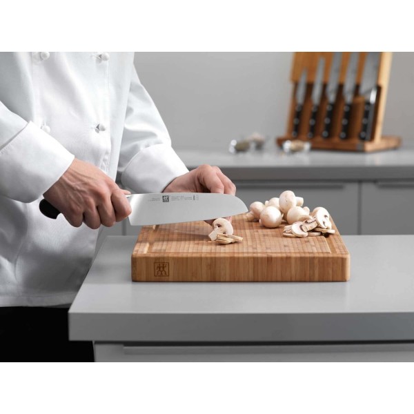 Nóż santoku Zwilling Pro 18 cm do precyzyjnego krojenia w kuchni
