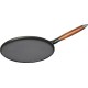 Patelnia do naleśników Staub 28 cm z drewnianym uchwytem czarna