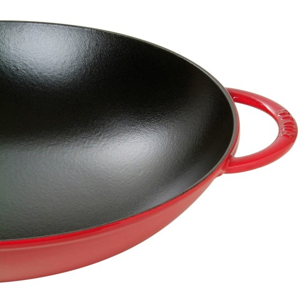 Patelnia wok Staub żeliwna 37 cm z pokrywką czerwona do kuchni