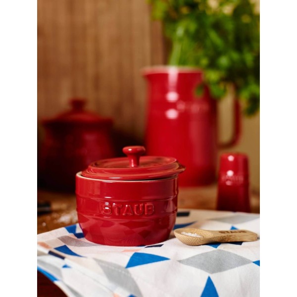 Pojemnik na sól Staub Storage 250 ml czerwony do przechowywania przypraw