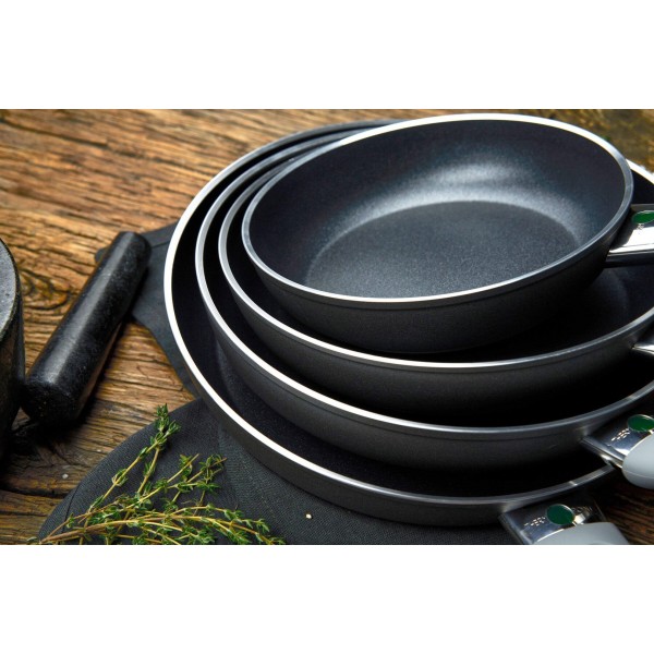Patelnia tradycyjna Ballarini Lazise płytka 24 cm do smażenia