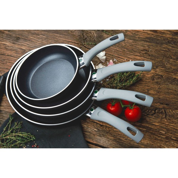 Patelnia tradycyjna Ballarini Lazise płytka 24 cm do smażenia