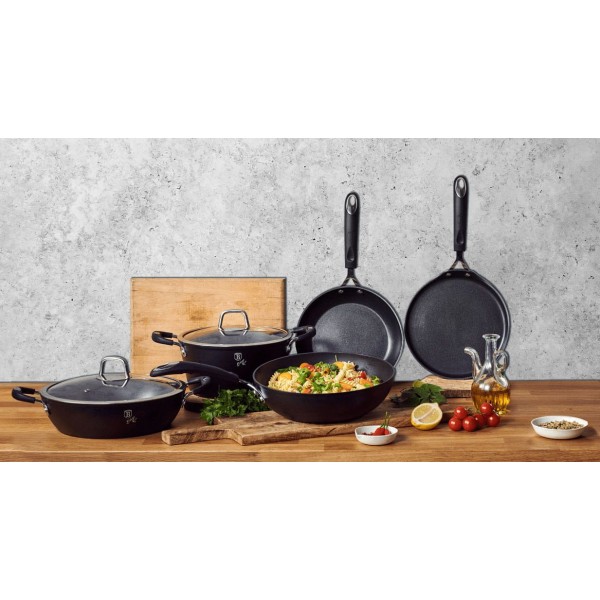 Patelnia tytanowa Berlinger Haus Black Professional Line BH-6116 24cm do smażenia i gotowania