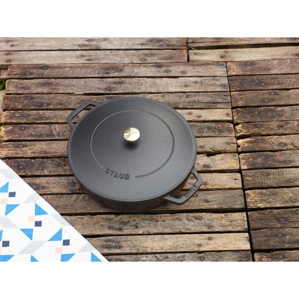 Patelnia tradycyjna Staub Żeliwna do duszenia 28 cm z pokrywką czarna