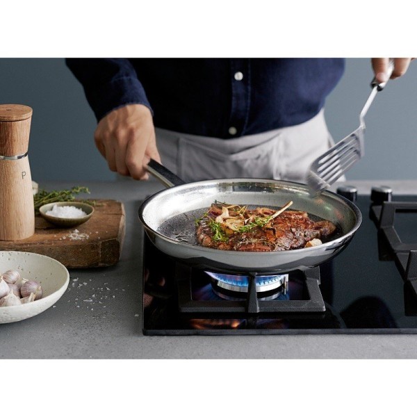 Сковорода WMF Profi Resist 28 см, антипригарна — для смаження та тушкування