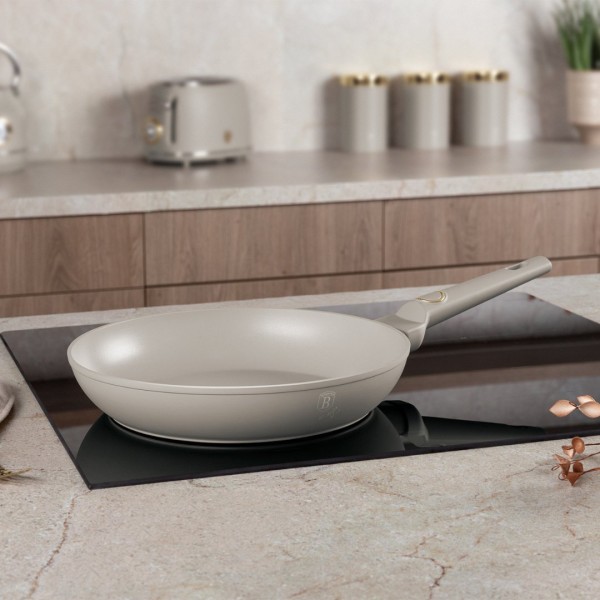 Пательня традиційна BerlingerHaus Sahara BH-8054, 28 см, титанова покриття для готування