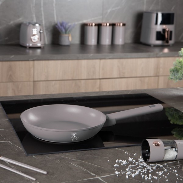 Пательня BerlingerHaus Taupe BH-8083 24 см з титановим покриттям для щоденного приготування