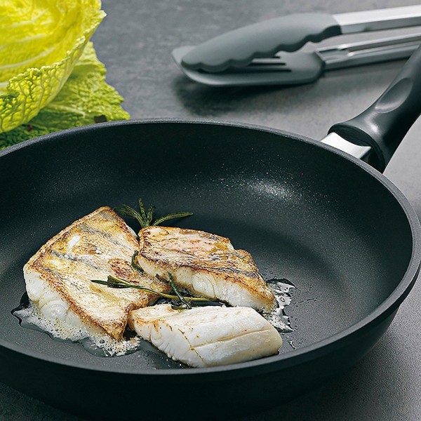 Пательня KELA Kerros 24 см, чорна — для смаження овочів і м’яса на плиті