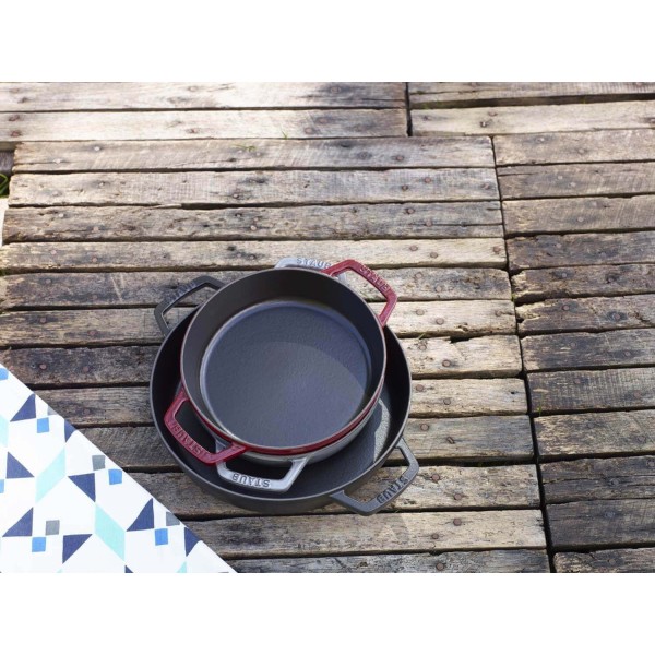 Patelnia tradycyjna Staub żeliwna 26 cm z dwoma uchwytami czarna