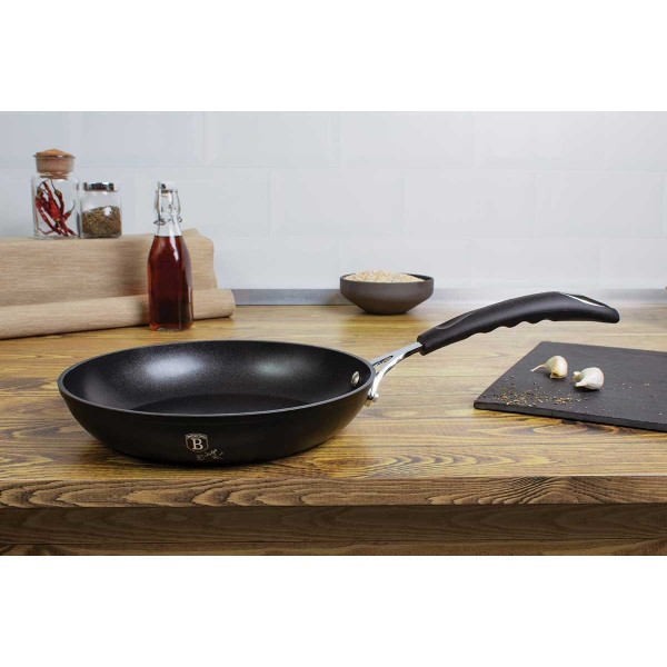 Patelnia tytanowa Berlinger Haus Black Professional Line BH-6118 30cm do smażenia i gotowania