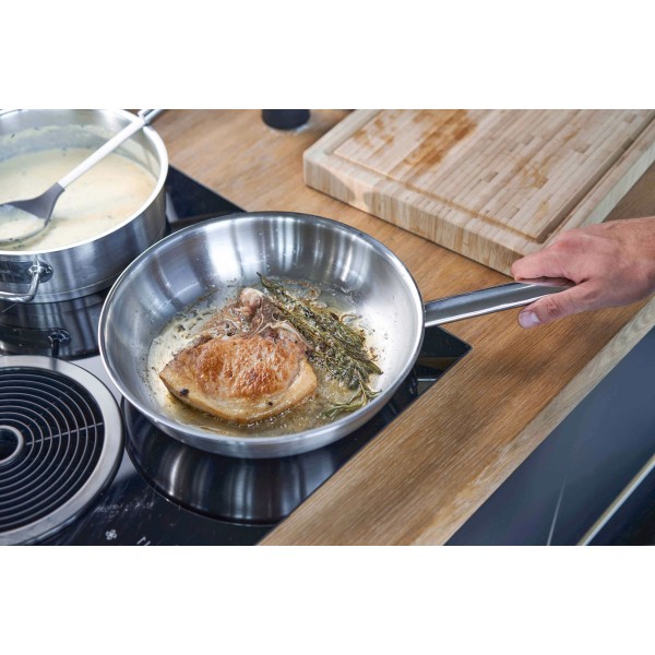 Patelnia stalowa Zwilling Pro 24 cm do smażenia delikatnych potraw