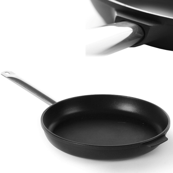 Patelnia Hendi Profi Line 629109 śr. 240 mm do smażenia i przyrządzania potraw