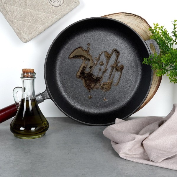 Patelnia żeliwna VILDE CAST LINE 28 cm — ciężka, na indukcję