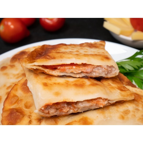 Czebureki z wieprzowiną, serem i pomidorami 600g