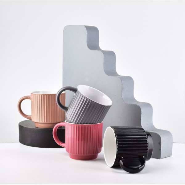 Kubek SALLY Stripes Pink 360 ml do codziennego użytku